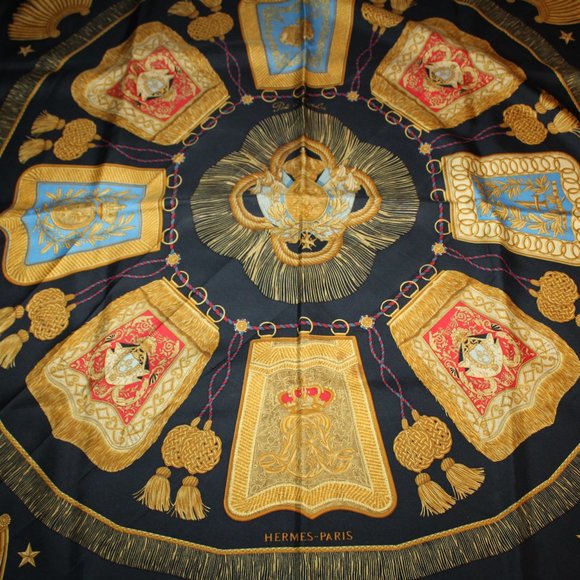 GORGEOUS AUTHENTIC BOXED HERMES SILK SCARF BLACK MULTI RARE - Picture 3 of 6